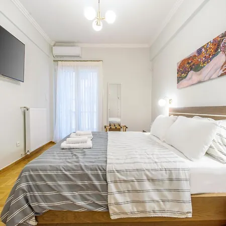 Urban Luxury On A Quiet Street In The Center Of Appartamento *