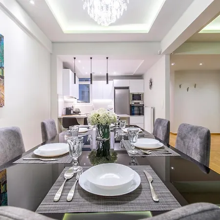 Urban Luxury On A Quiet Street In The Center Of Appartamento *