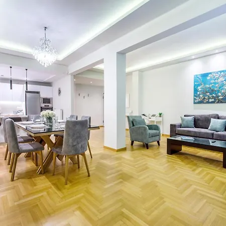 Urban Luxury On A Quiet Street In The Center Of